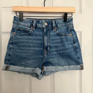 American Eagle: stretch jean shorts, size 4